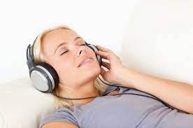 dormir escutando música faz mal